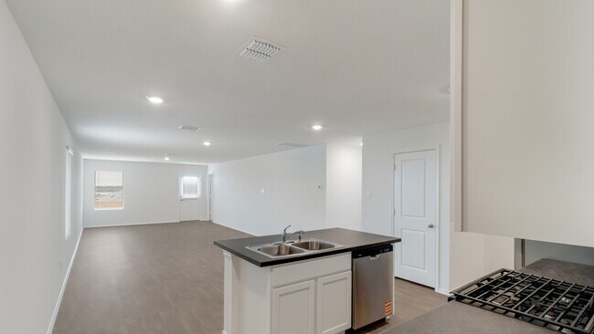 174 Ebbsfleet Dr unit 38476416, Uhland, TX 78640 - photo 3