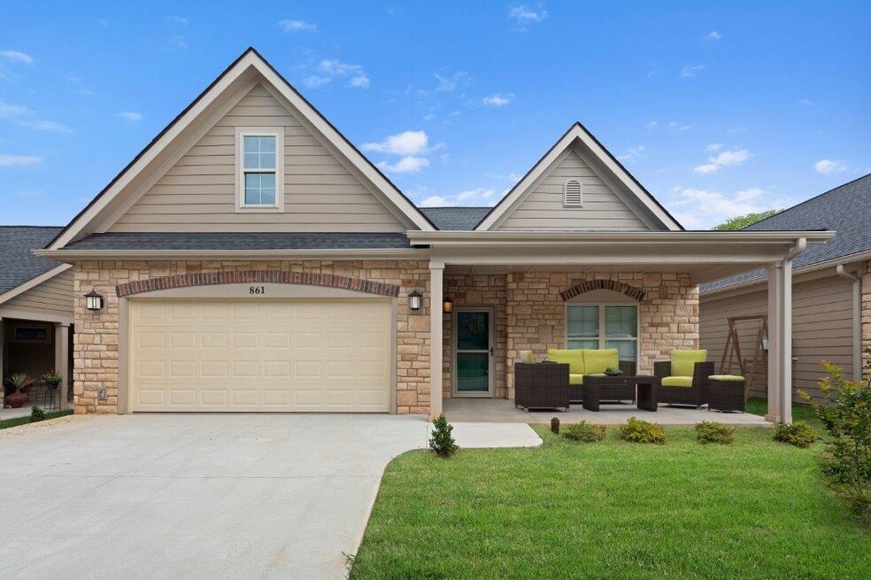 820 Wynnshire Dr unit 37321564, Hickory, NC 28601 - photo 1