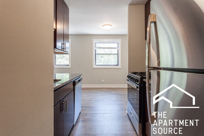 529 W Surf St unit 502, Chicago, IL 60657 - photo 3