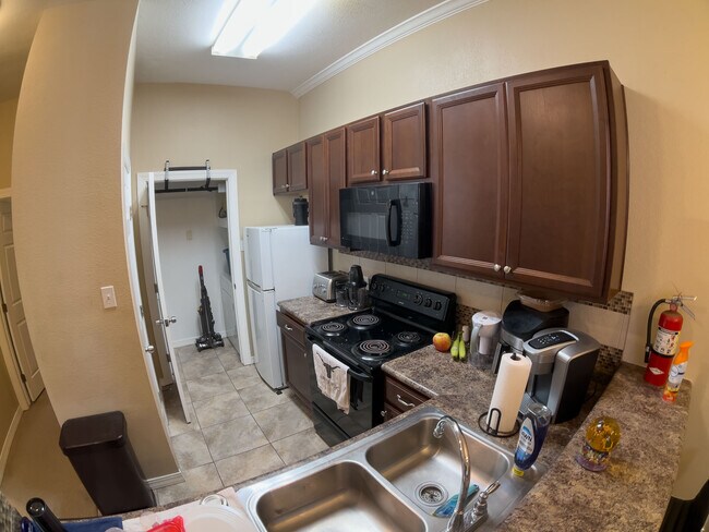 2802 Nueces St unit 112, Austin, TX 78705 - photo 5