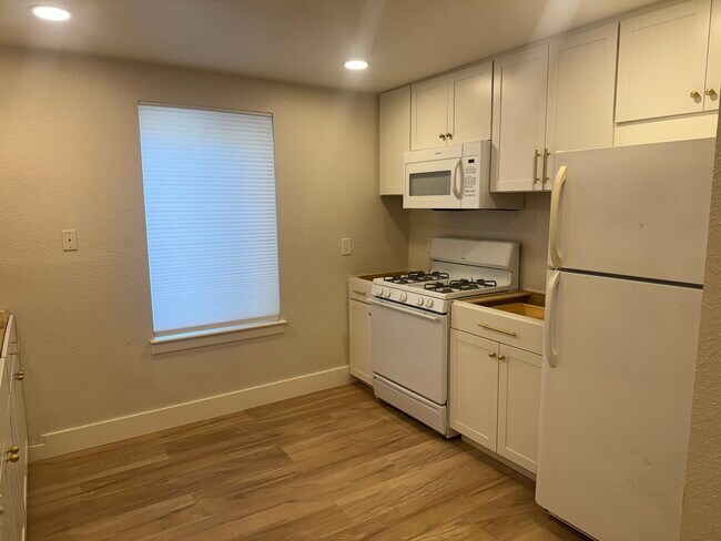 927 Stewart St unit 1, Santa Rosa, CA 95404 - photo 6