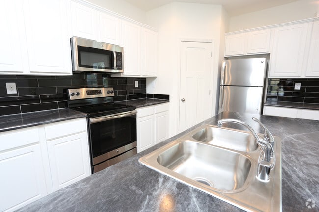 2BR, 2.5, 1,300 SF - Kitchen