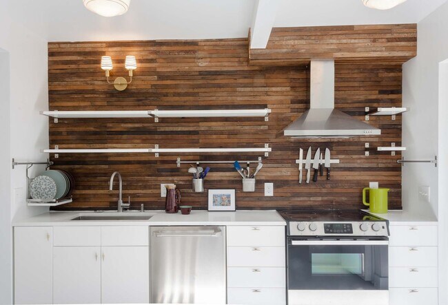 318 Oak St unit B (Downstairs), Charlottesville, VA 22903 - photo 5