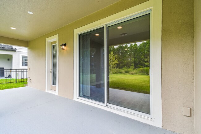 1726 Suttonset Trail, Zephyrhills, FL 33541 - photo 7