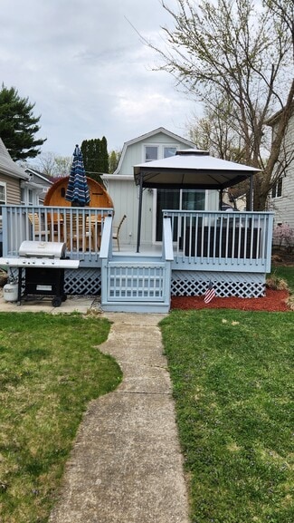 310 N River Rd, Fox River Grove, IL 60021