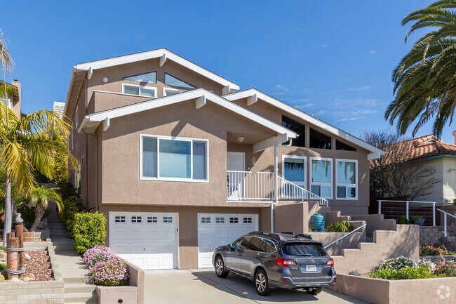 Modern homes scatter the hill sides in Pismo Beach.