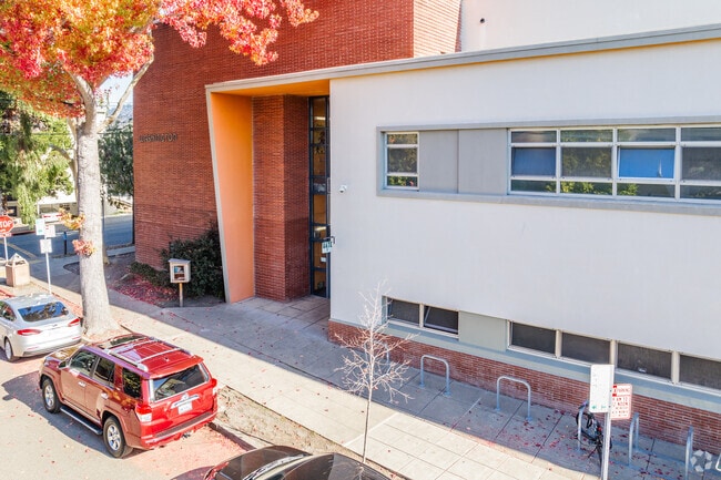 Washington Elementary School is located in Alameda County.
