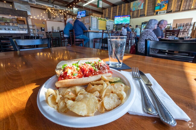 Camp Verde’s Verde Brewing Company offers flavorful craft brews paired with delicious house-made meals.