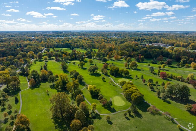 Hoagland Masterson residents have the opportunity to enjoy Foster Park's beautiful golf course.
