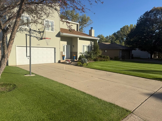 2305 S 165th St, Omaha, NE 68130 - photo 2