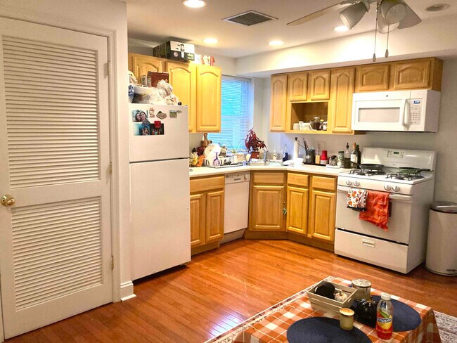 1617 N Sydenham St unit 3R, Philadelphia, PA 19121 - photo 2