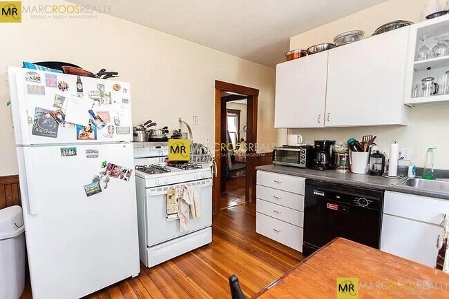 46 Sunset Rd unit 1, Somerville, MA 02144 - photo 5