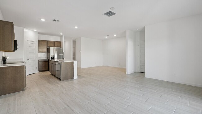 1410 S 241st Ave, Buckeye, AZ 85326 - photo 4