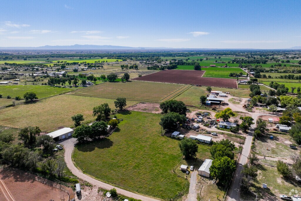 About Jarales, Bosque Schools, Demographics, Things to Do