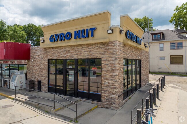 Gyro Hut brings the flavors of Greece to Doe's neighborhood.