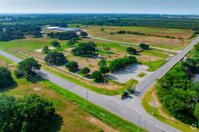 The Hondo City Park sits on the outskirts of Hondo, TX and is near Medina County Fairgrounds.