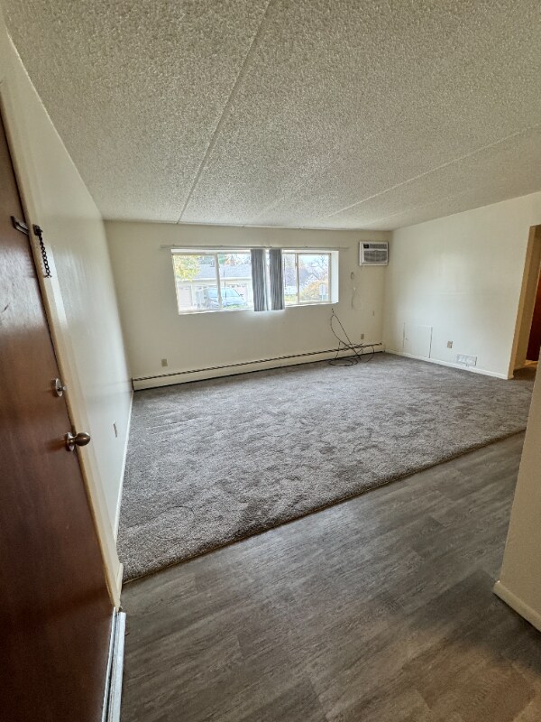 535 Jefferson St SE Unit 4, Hutchinson, MN 55350