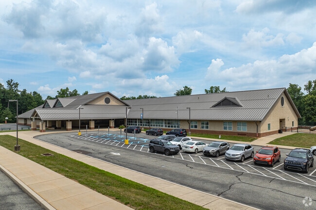 578 students in grades K-6 attend West Vincent Elementary School.