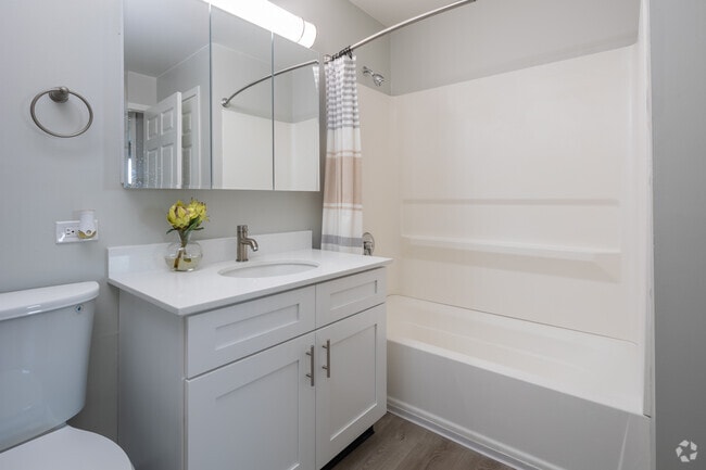 2BR, 1BA - 1,050SF (Bathroom)