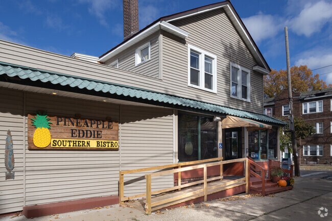 Pineapple Eddie Southern Bistro serves Caribbean‑Southern fusion classics.