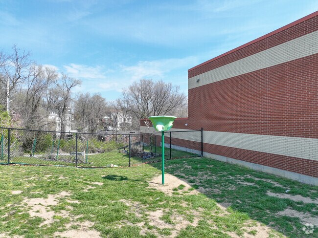 Mount Auburn Preparatory Academy is located at 244 Southern Avenue in Cincinnati, Ohio.