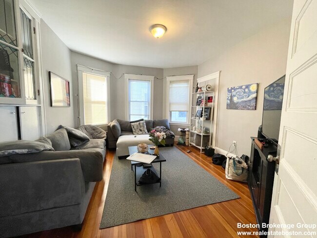 9 Taft St unit 3, Dorchester, MA 02125 - photo 3