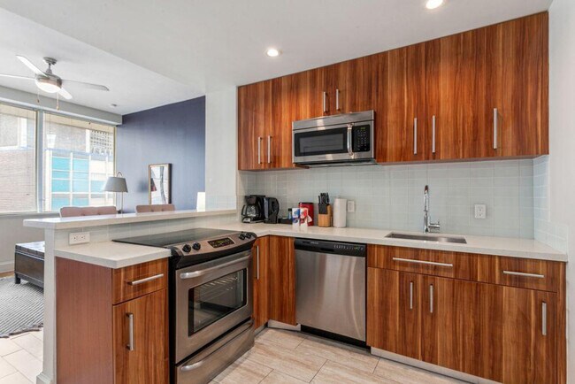 925 Common St unit ID1267817P, New Orleans, LA 70112 - photo 2