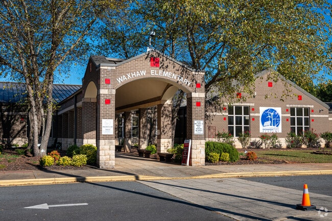 Waxhaw Elementary School provides education in the neighborhood of 
Union County.