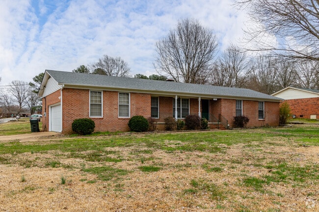 Ranch homes are a common sight in Humboldt.