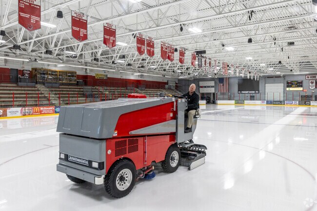The St. Croix Valley Recreation Center features an indoor hockey rink.