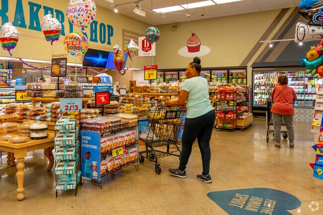 Discover fresh and affordable options for every meal at Ralph's in Paloma Valley, Menifee.