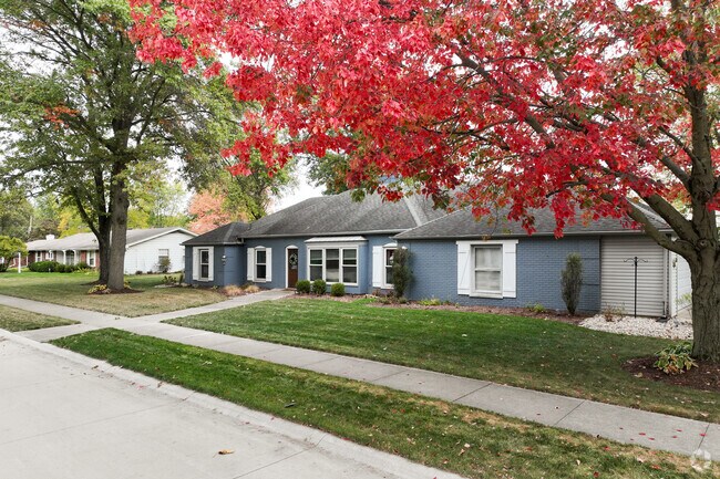 There are several housing styles in the neighborhood of Greenfield.