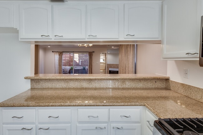 321 W Dryden St unit 4, Glendale, CA 91202 - photo 5