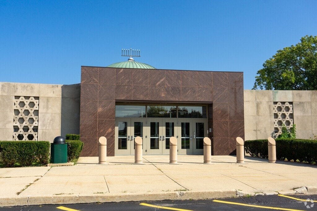 Fasman Yeshiva High School serves students in the Southwest Skokie community.