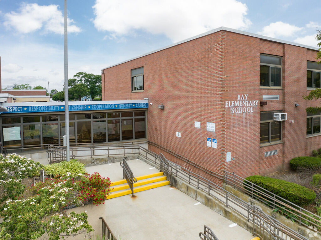 Bay Elementary School, Patchogue NY Rankings & Reviews - Homes.com