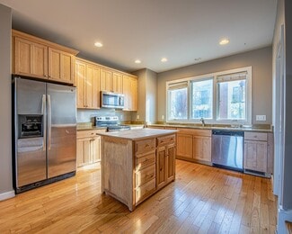 1013 Linden Ave Unit R, Charlottesville, VA 22902