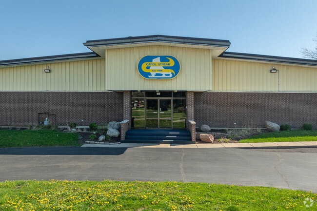 South Carol Stream residents can enjoy a fun weekend at the Carol Stream Ice Rink.