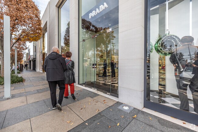 The Americana Manhasset offers luxury shopping near Old Westbury.