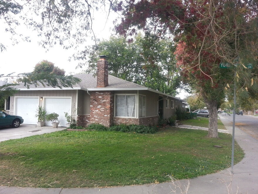 Exterior/Front Yard