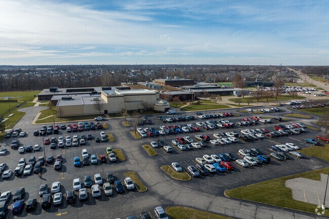 Fort Zumwalt North High School has almost 1500 students in grades 9-12.