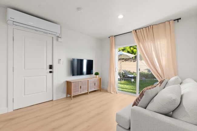 12801 Waddell St unit 12803, Valley Village, CA 91607 - photo 3