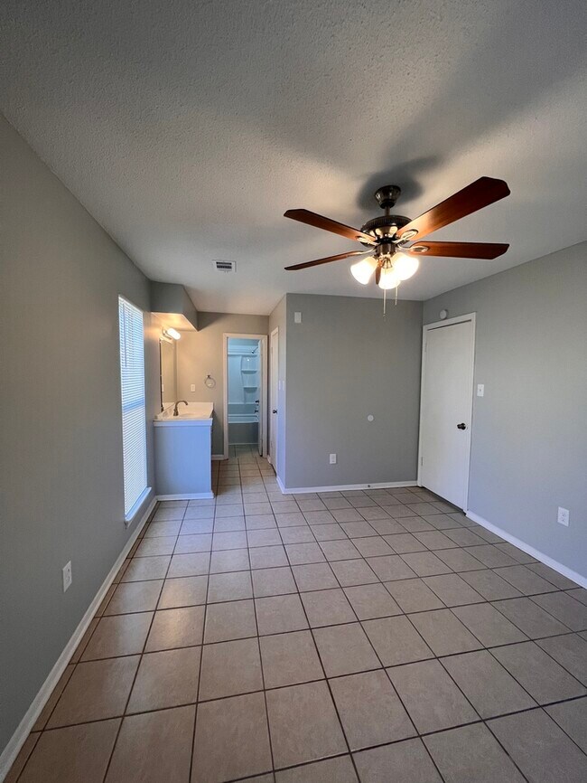 6270 Jamestown Dr, Horn Lake, MS 38637 - photo 3