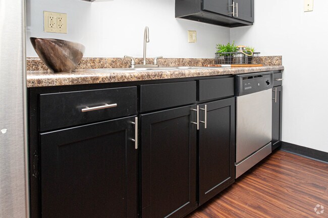 2BR, 1BA - 950 SF - Kitchen