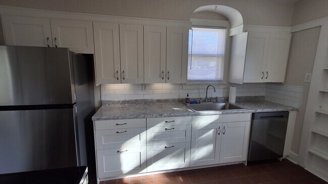 417 E Meyer Blvd unit 417 Upstairs apartme, Kansas City, MO 64131 - photo 6