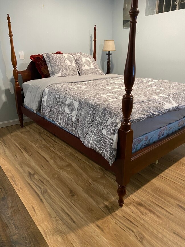 Furnished room