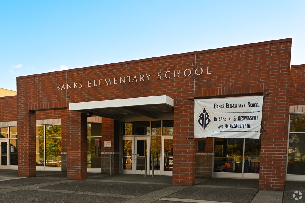 Banks Elementary School provides education in the neighborhood of 
Outlying Washington County.