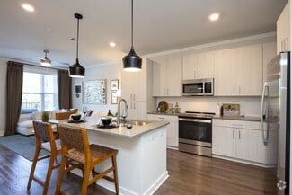 1804 Appaloosa Ln, Buford, GA 30519