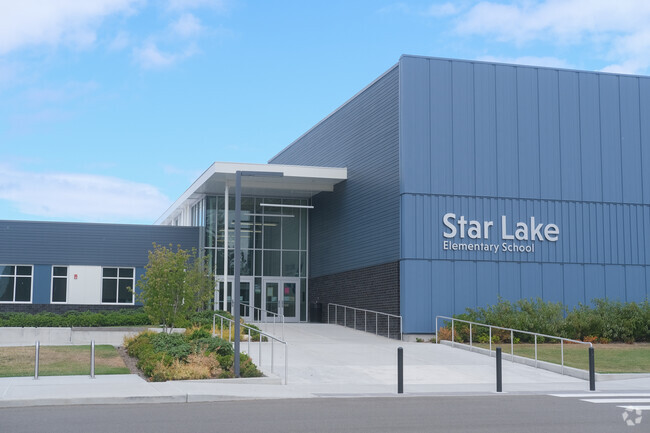 Star Lake Elementary School is located in Kent WA.