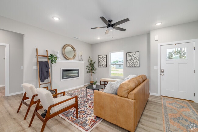 3BR, 2BA - 1,418SF - Living Room