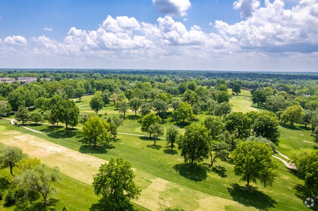 The Twin Oaks Country Club located in the heart of the Southside neighborhood provides golf and racquet sport options.